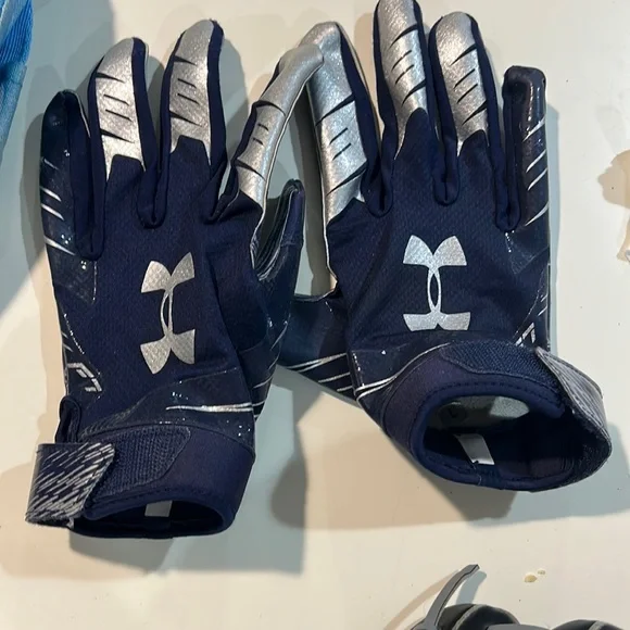 Boys football gloves L - Picture 1 of 4